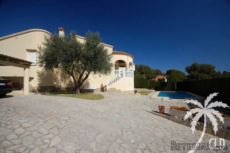 Pretty detached villa in Denia, located just 2km to the sea..