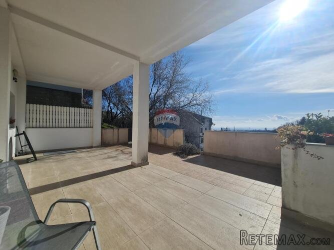 Zagreb, Remete – stan s velikom terasom, 59m2