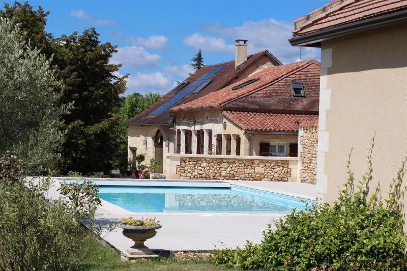 Entre Perigueux Et Bergerac, Bel..