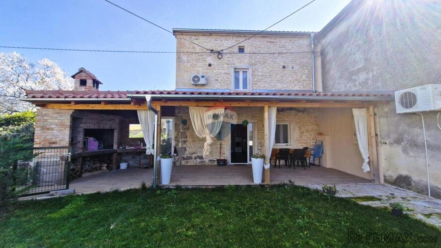 Istra, Barban, Hrboki - kamena kuća s bazenom 100 m2