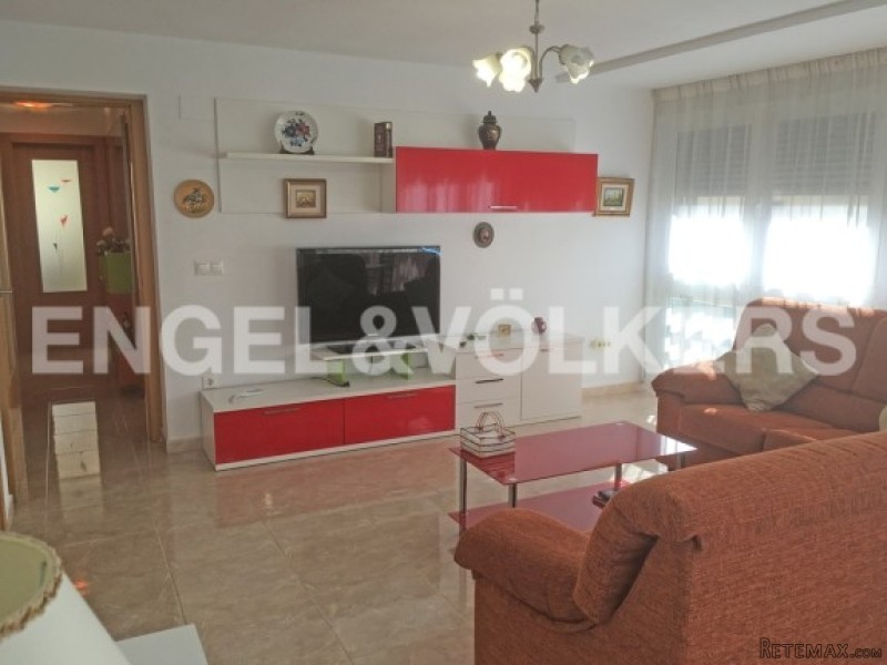 Cozy And Sunny Reformed Apartment - 2