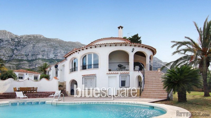 Substantial Family Villa in Denia