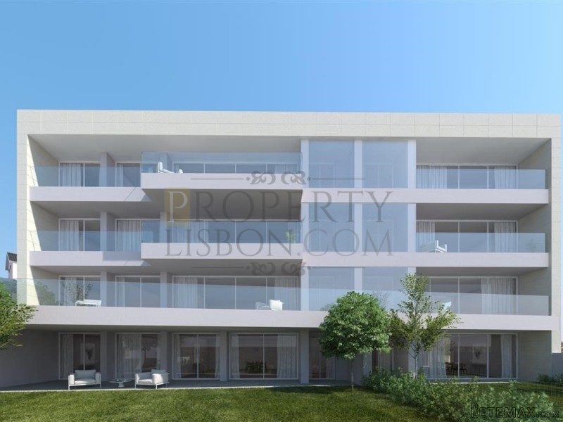 T2 Cascais Apartment with sweeping view..