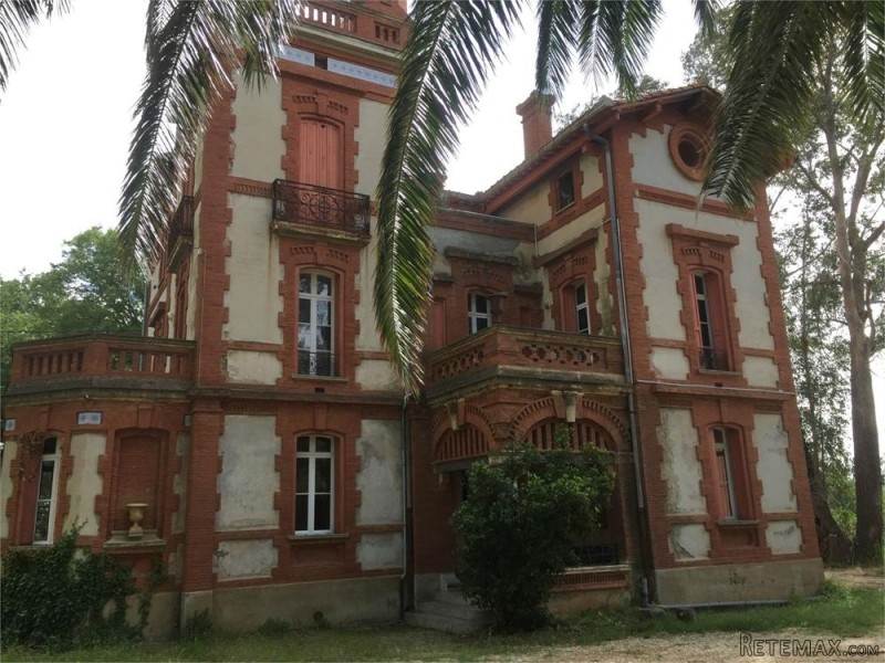 Superb Chararcter House With Lots Of..