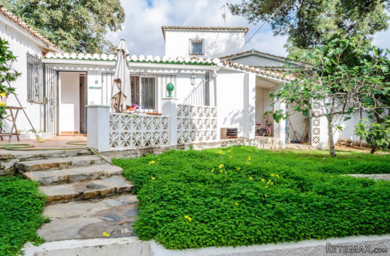 6 bedroom detached villa for sale