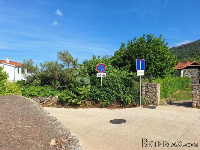 GRAĐEVINSKO ZEMLJIŠTE STARI GRAD HVAR - 2