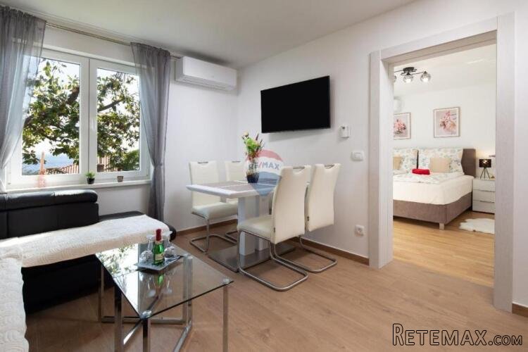 OPATIJA, Centar - Stan, 100 m od mora