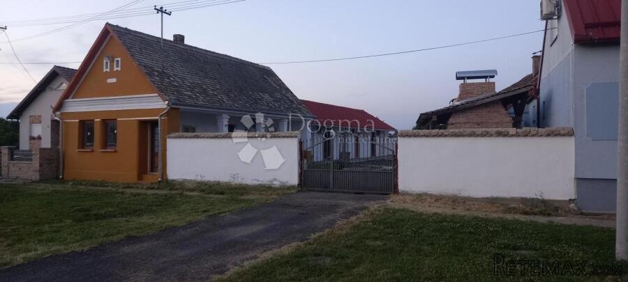 SAMO U NAŠOJ PONUDI -KUĆA SA 4 STANA