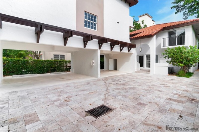 2 bedroom Flat For Sale: 307 Majorca Av.. - 2