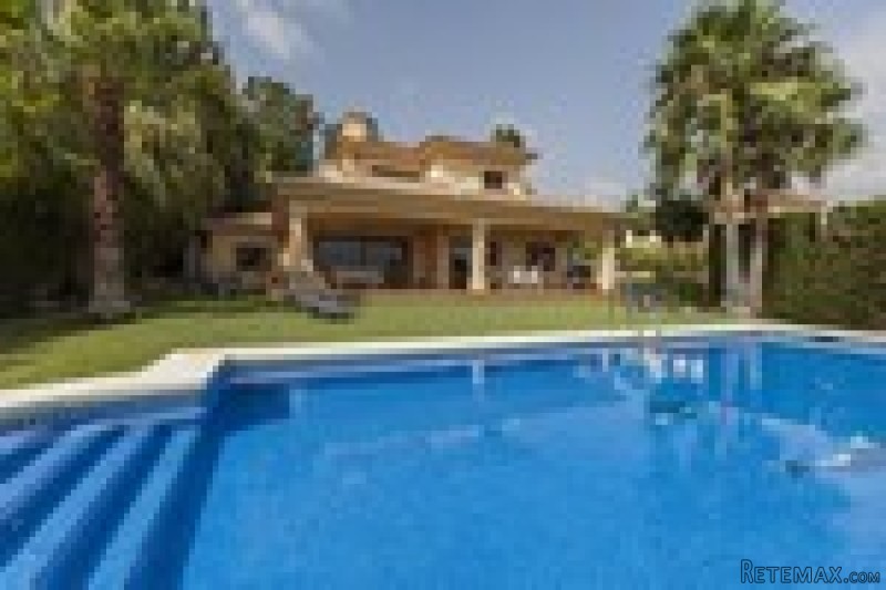 4 Bedrooms - Villa - Malaga - For Sale