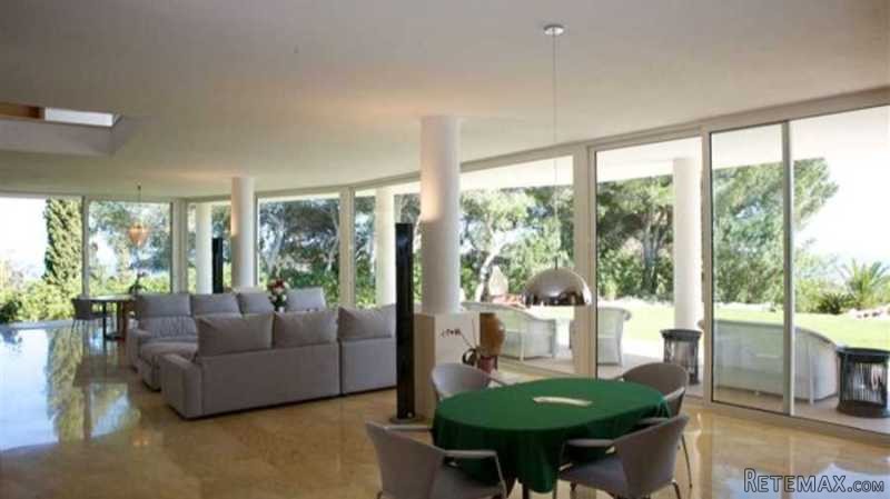 Beautiful property with fantastic views - 2
