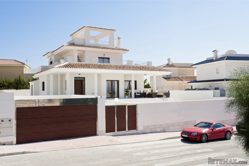 4 Bedrooms - Villa - Alicante - For Sale