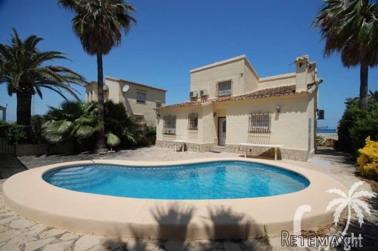 Beachfront villa for sale in Els Poblets, located just 1km..