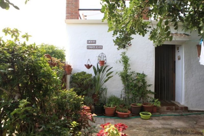 4 bedroom, 2 bathroom Semi-detached..