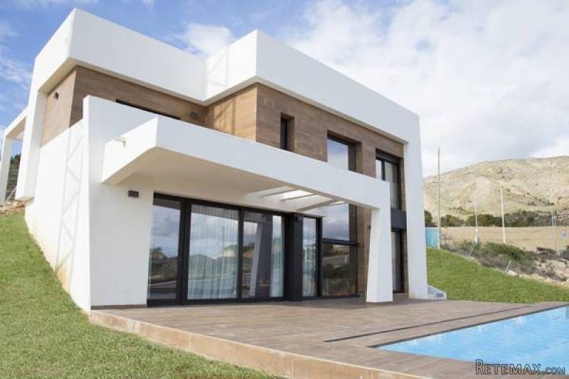 3 Bedroom 3 Bathroom Villa In Benidorm..