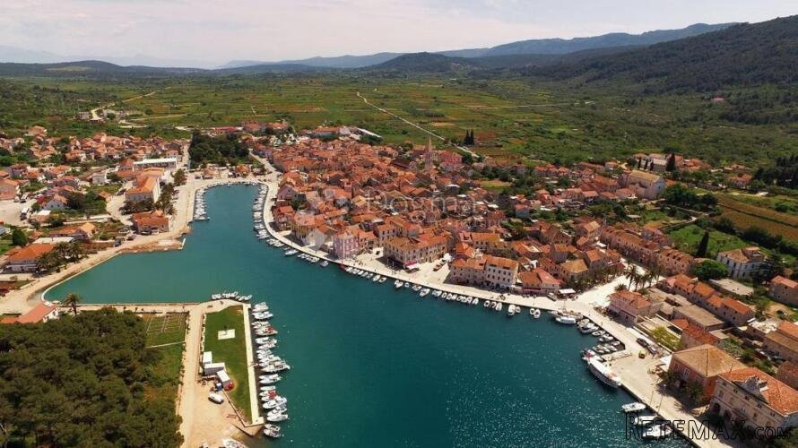 GRAĐEVINSKO ZEMLJIŠTE STARI GRAD HVAR