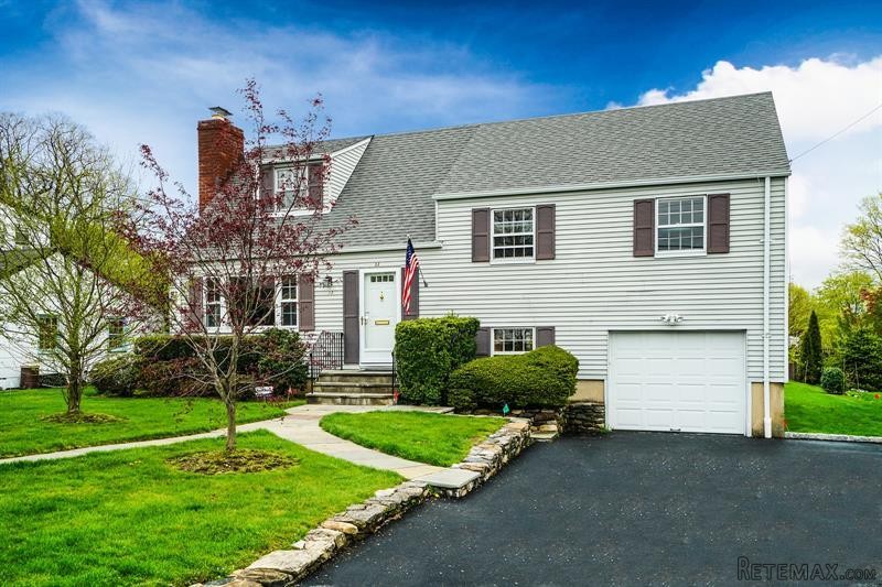 4 bedroom House For Sale: 33 Burdsall..