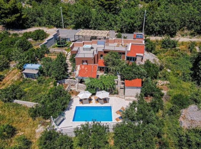 EKSKLUZIVNA VILA SA BAZENOM - 2