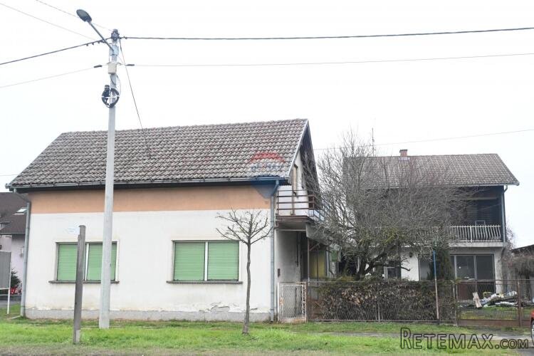Garešnica, centar - više nekretnina na jednoj parceli-stambe