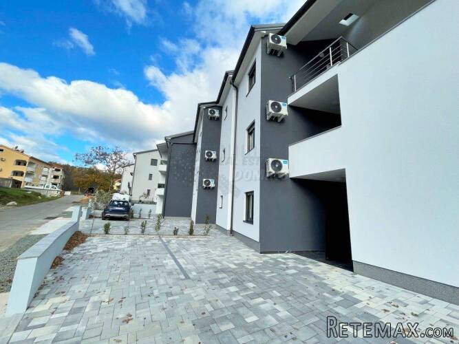 Prekrasan apartman u novogradnji s vrtom! - 3