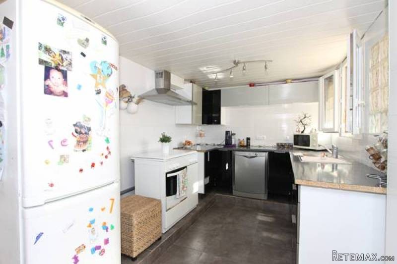 4 Bedroom 3 Bathroom Townhouse In.. - 2
