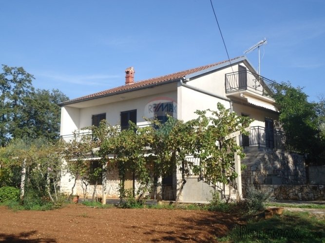 ODRŽAVANA KUĆA NA VELIKOJ OKUĆNICI - 2