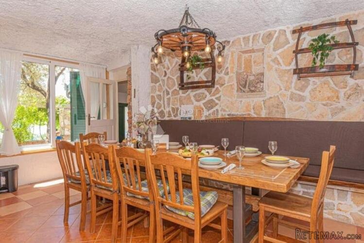 EKSKLUZIVNA VILA SA BAZENOM - 6