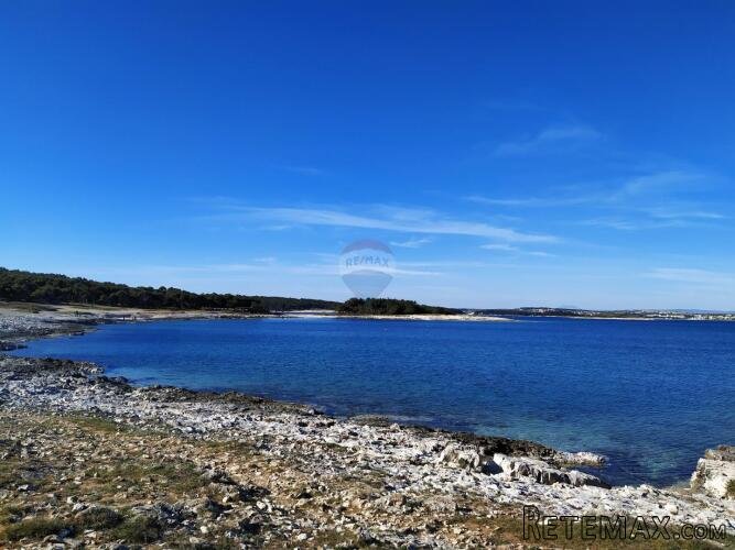 Istra, Premantura - zemljište T3 zona, 250 m od plaže