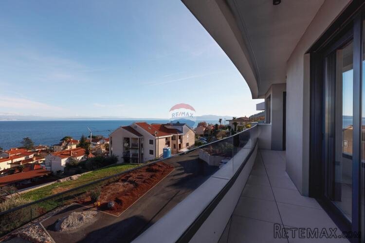 Opatija,Lovran- penthouse s garažom i okućnicom, blizu mora