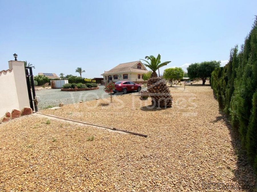 A beautifully maintained, quality built, two-storey, 3 bed.. - 10