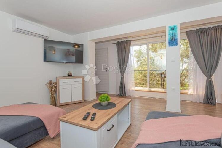 EKSKLUZIVNA VILA SA BAZENOM - 10