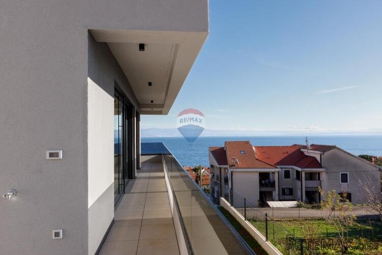 Opatija,Lovran- penthouse s garažom i okućnicom, blizu mora