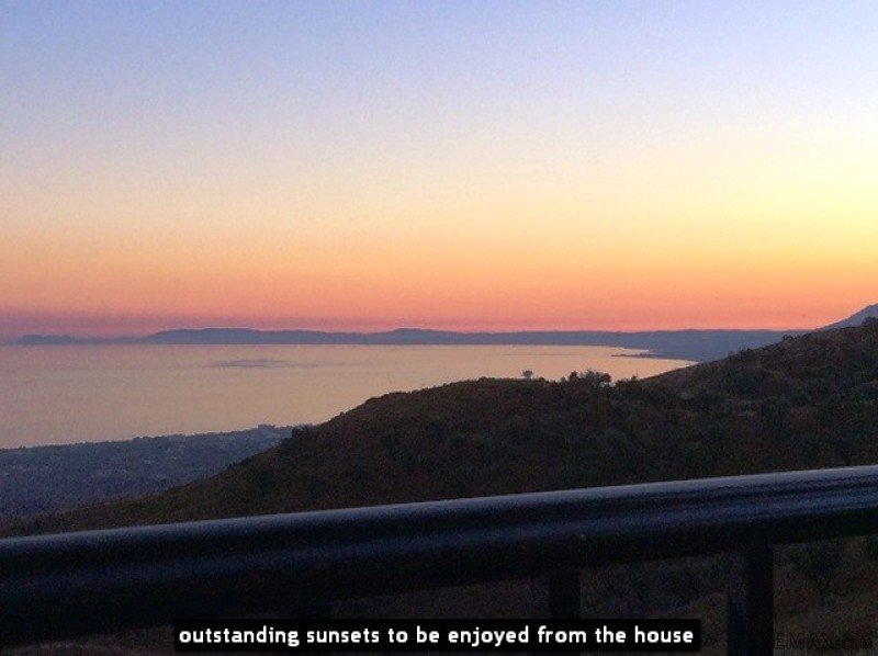 Townhouse for sale in La Mairena..