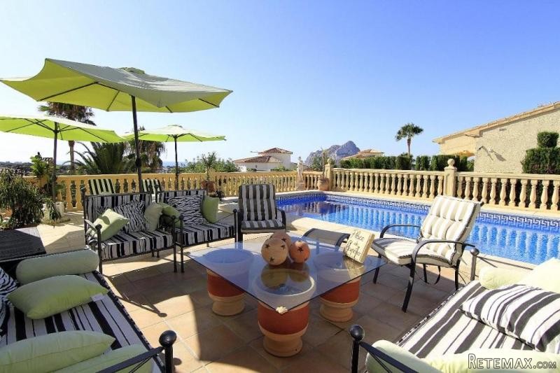 4 Bedrooms - Villa - Alicante - For Sale