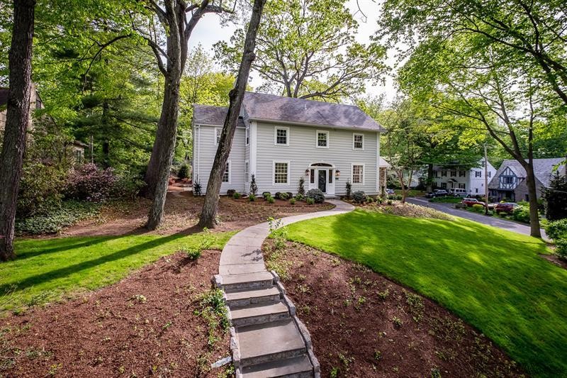 4 bedroom House For Sale: 211 Douglas..