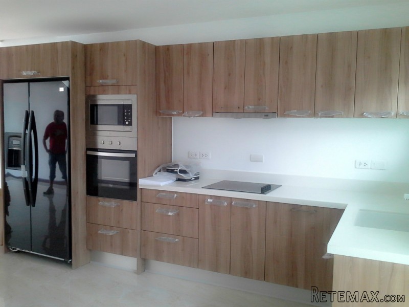 Pool View 3-Bedroom Townhouse near..