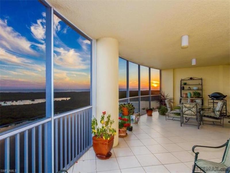 2 bedroom Condominium For Sale: Fort..