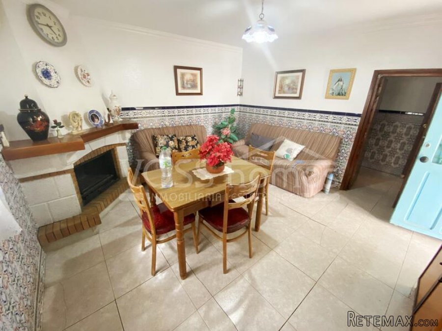 NEW LISTING TO VOSS HOMES - A lovely, traditional Spanish 5.. - 5