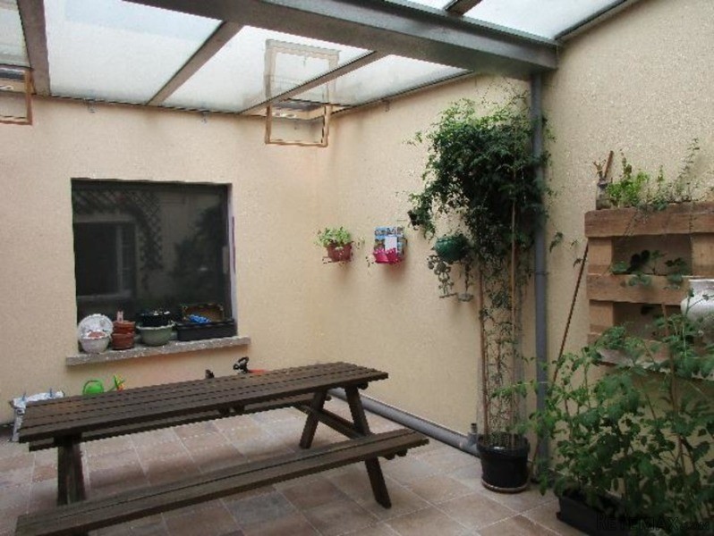 ancien avec appartements et commerce.. - 2