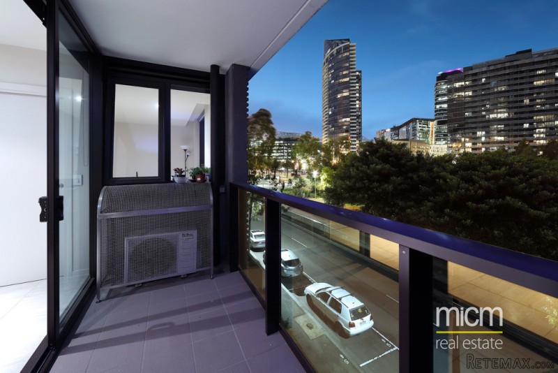 Low Rise Complex & Views to the Parkland - 2