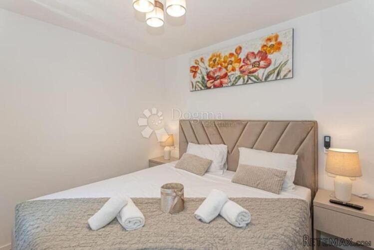 EKSKLUZIVNA VILA SA BAZENOM - 11