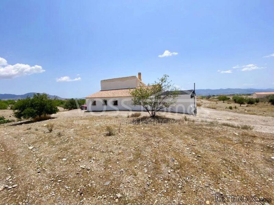NEW & EXCLUSIVE LISTING TO VOSS HOMES - A spacious.. - 11