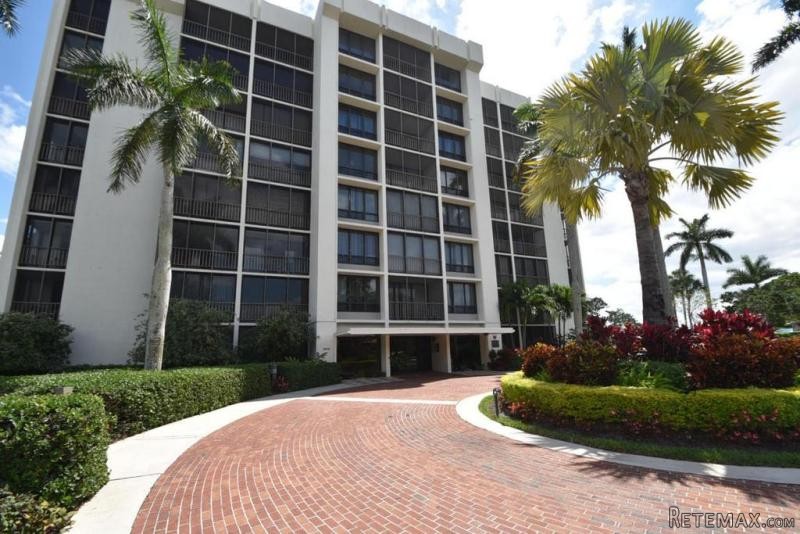 6875 Willow Wood Dr #2082, Boca Raton..
