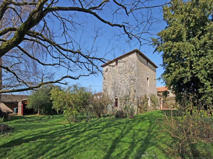 Lusseray (79) - Detached ancient priory (C14th) with 2 bedrooms.. - 3