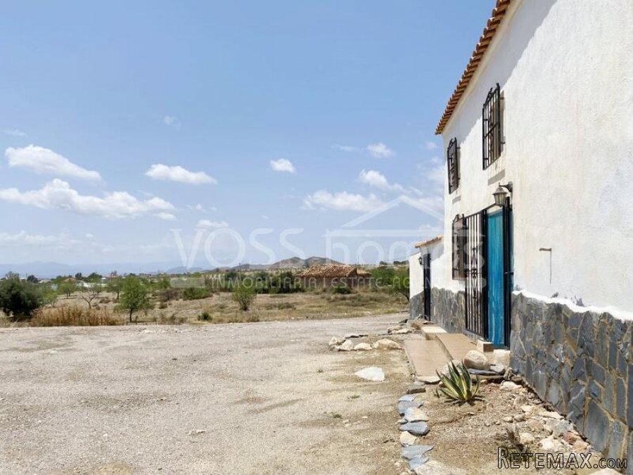 NEW & EXCLUSIVE LISTING TO VOSS HOMES - A spacious.. - 16