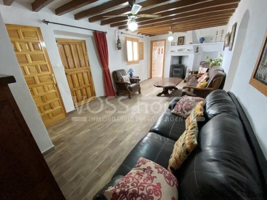 NEW & EXCLUSIVE LISTING TO VOSS HOMES - A spacious.. - 17