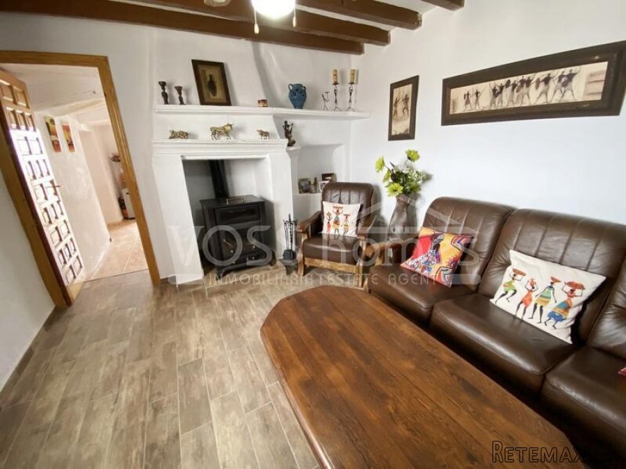 NEW & EXCLUSIVE LISTING TO VOSS HOMES - A spacious.. - 18