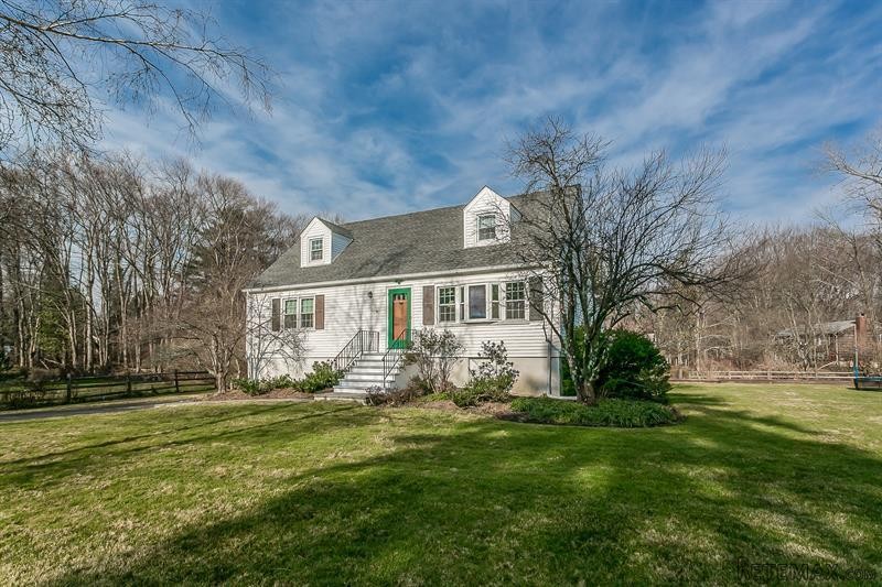 4 bedroom House For Sale: 31 Scott Road..