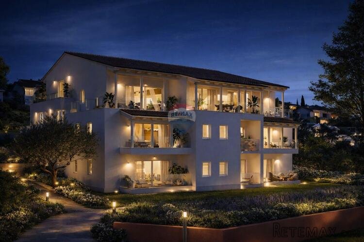 Novi Vinodolski - PENTHOUSE 125m2 prvi red do mora