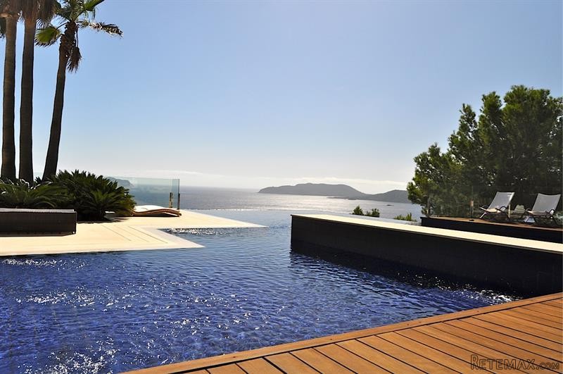 22 bedroom Villa For Sale: Cala San..